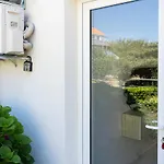 Sunnyhill With Private And Shared Pool Apartment
