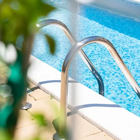 Sunnyhill With Private And Shared Pool *