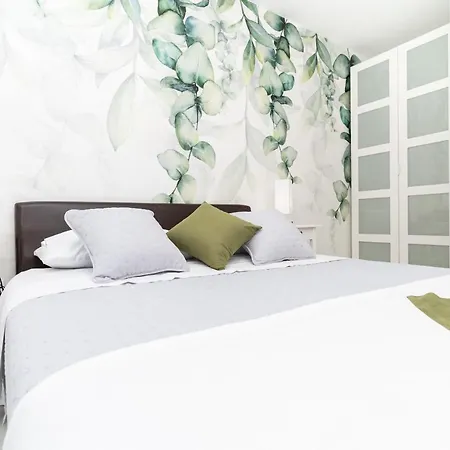 Apartment Sunnyhill With Private And Shared Pool
