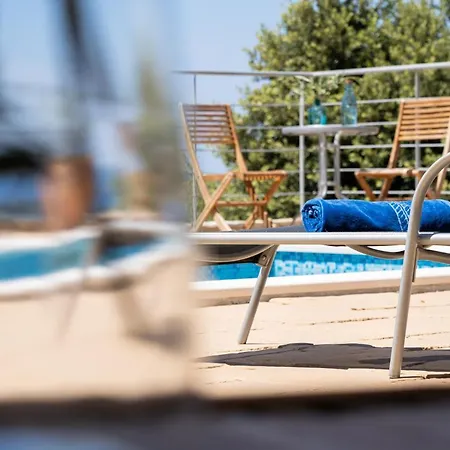 Apartman Sunnyhill With Private And Shared Pool