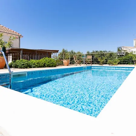 Apartment Sunnyhill With Private And Shared Pool