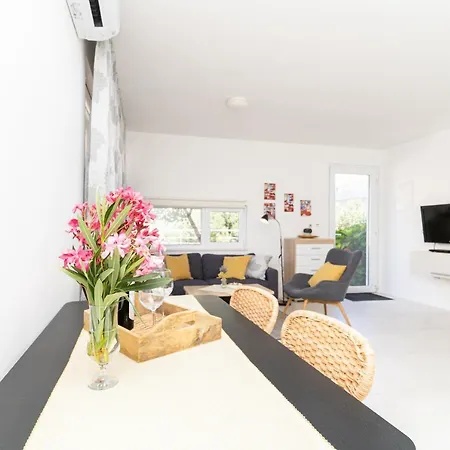 Sunnyhill With Private And Shared Pool