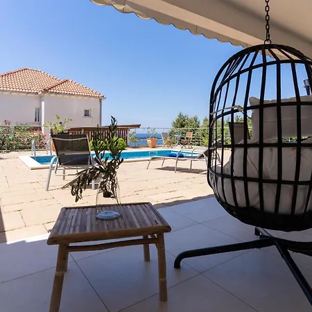 Sunnyhill With Private And Shared Pool Apartman *