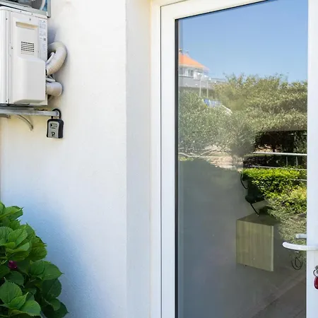 Sunnyhill With Private And Shared Pool Apartman