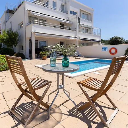 Sunnyhill With Private And Shared Pool *