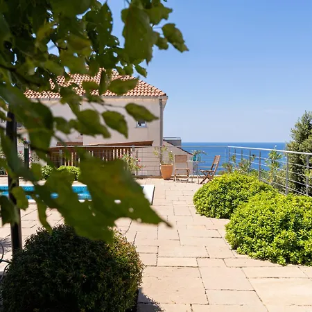Apartment Sunnyhill With Private And Shared Pool Cavtat