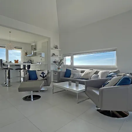 Apartment Sunnyhill With Private And Shared Pool *