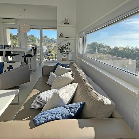 Apartment Sunnyhill With Private And Shared Pool *