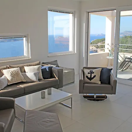 Sunnyhill With Private And Shared Pool Apartman Cavtat