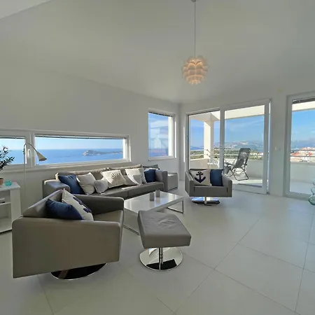 Sunnyhill With Private And Shared Pool Appartamento Cavtat