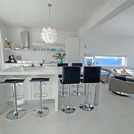 Sunnyhill With Private And Shared Pool 챠브타트