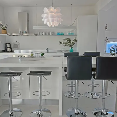 Sunnyhill With Private And Shared Pool Appartamento *